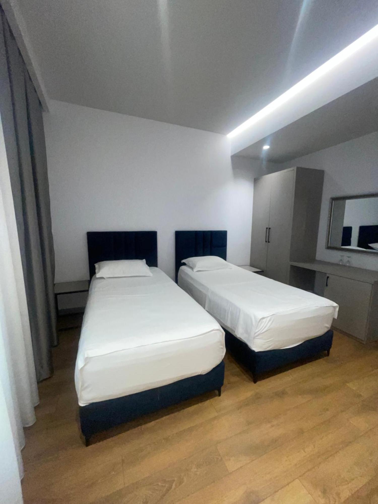 City Center Hotel Tirana Esterno foto