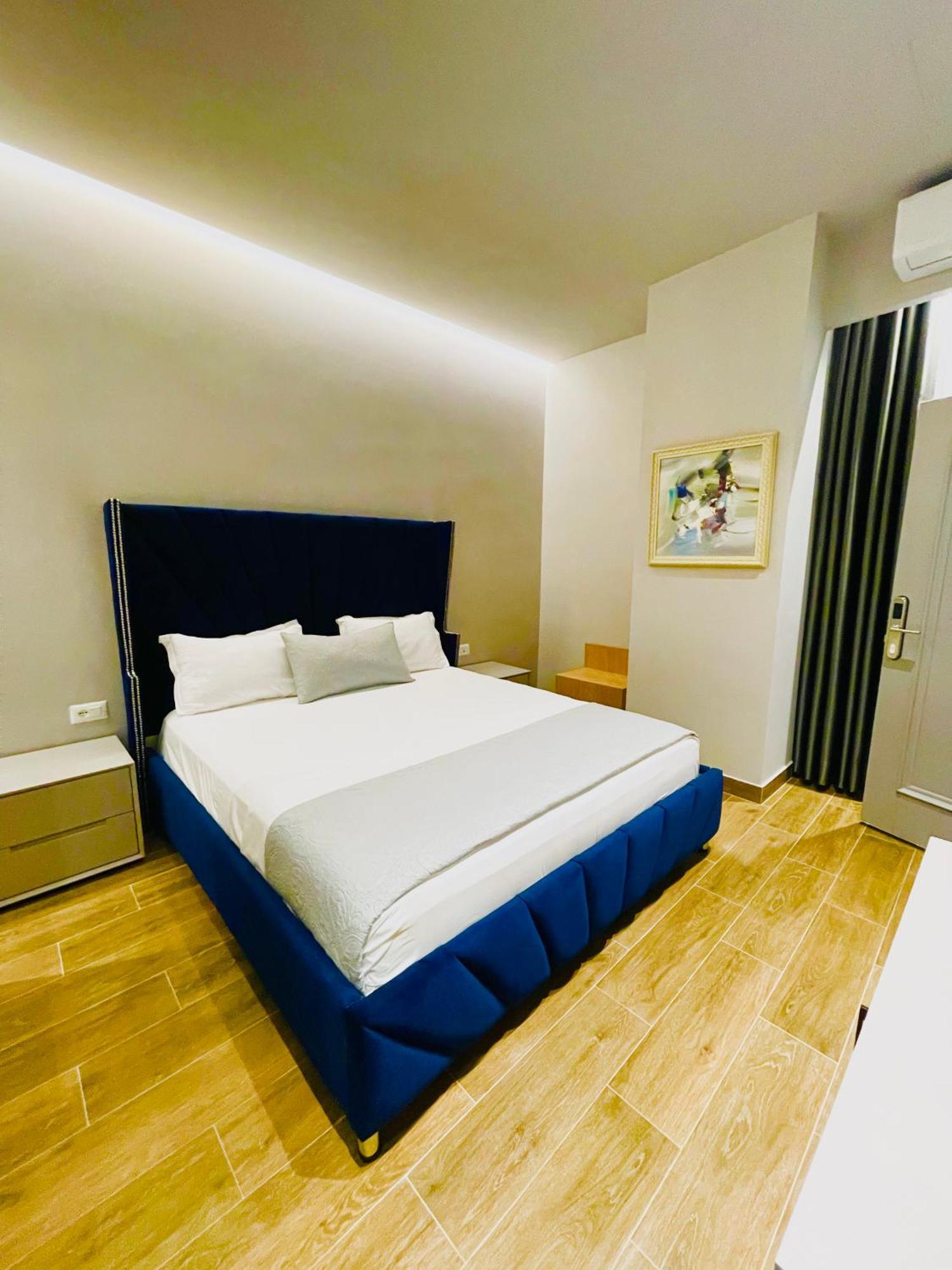 City Center Hotel Tirana Esterno foto
